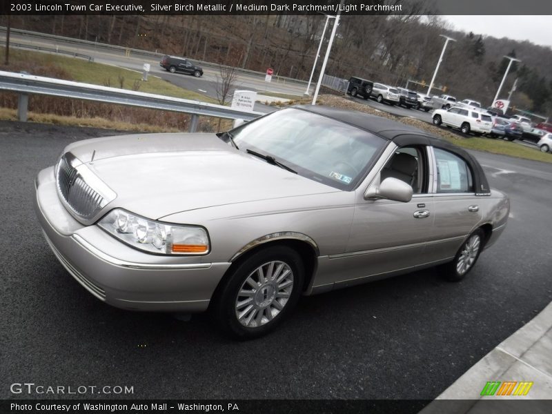 Silver Birch Metallic / Medium Dark Parchment/Light Parchment 2003 Lincoln Town Car Executive