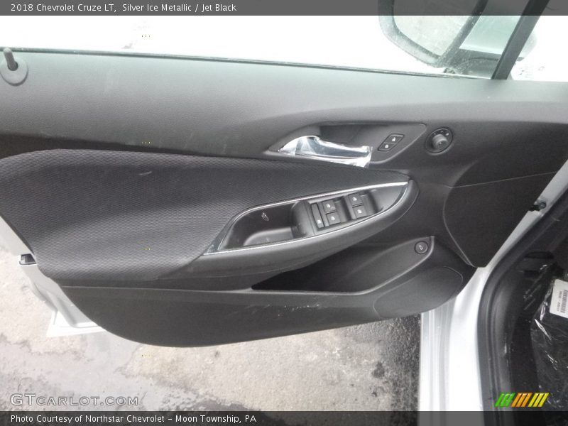 Silver Ice Metallic / Jet Black 2018 Chevrolet Cruze LT