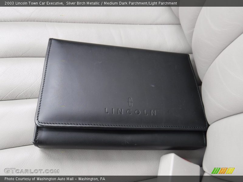 Silver Birch Metallic / Medium Dark Parchment/Light Parchment 2003 Lincoln Town Car Executive