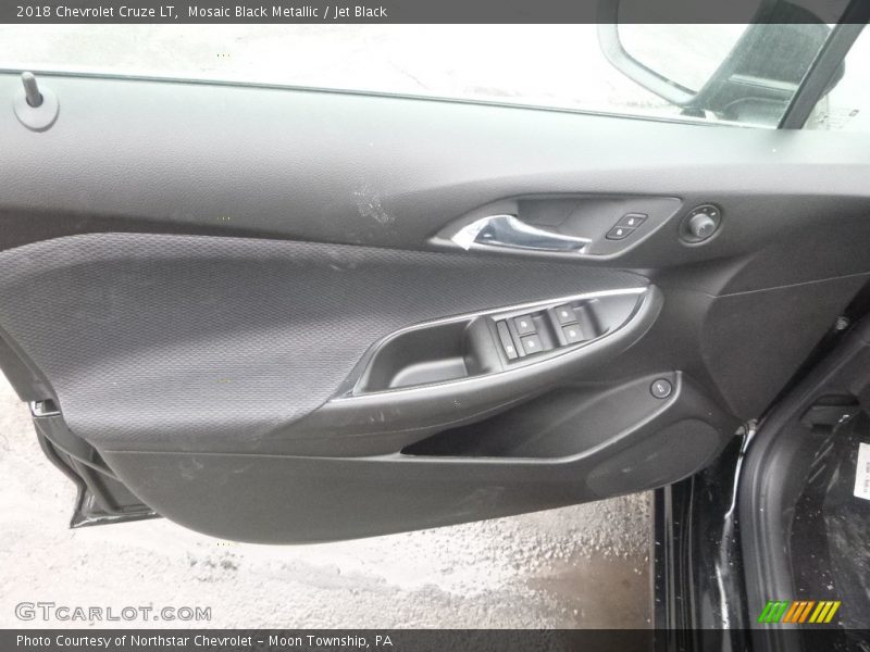 Mosaic Black Metallic / Jet Black 2018 Chevrolet Cruze LT