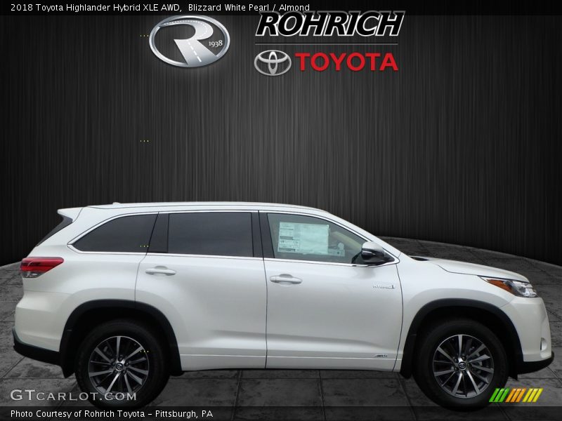 Blizzard White Pearl / Almond 2018 Toyota Highlander Hybrid XLE AWD