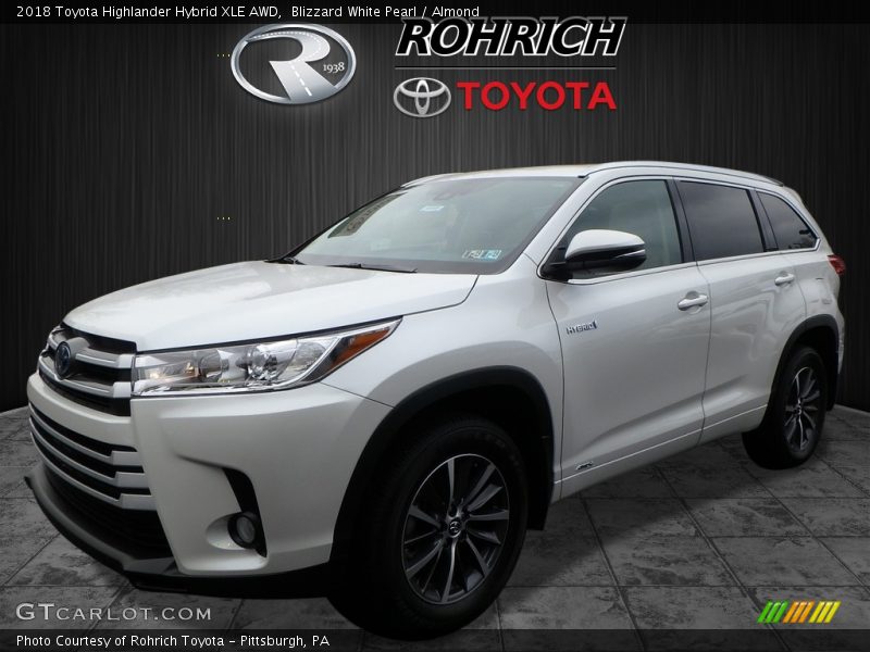 Blizzard White Pearl / Almond 2018 Toyota Highlander Hybrid XLE AWD