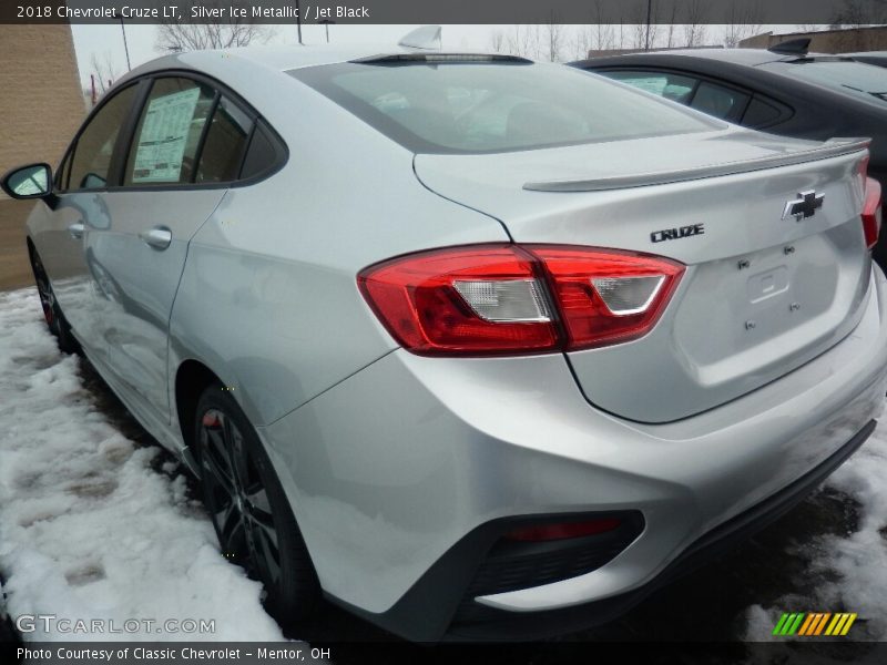 Silver Ice Metallic / Jet Black 2018 Chevrolet Cruze LT