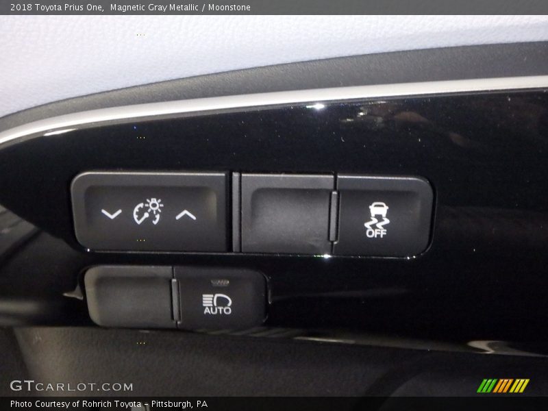 Magnetic Gray Metallic / Moonstone 2018 Toyota Prius One