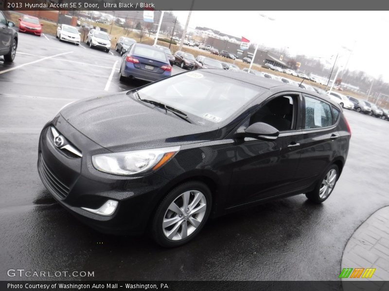 Ultra Black / Black 2013 Hyundai Accent SE 5 Door