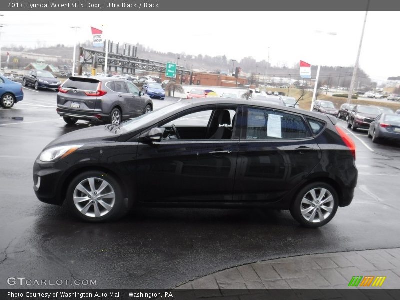 Ultra Black / Black 2013 Hyundai Accent SE 5 Door