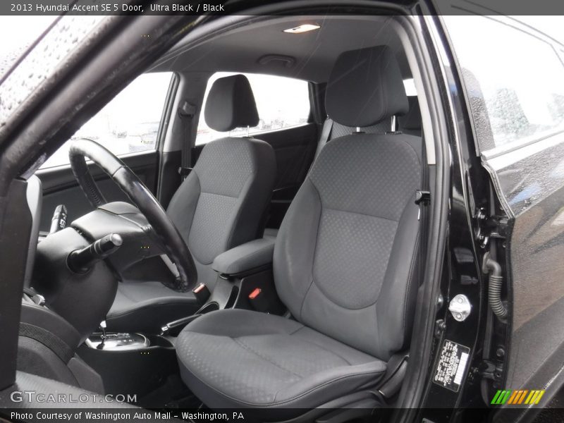 Ultra Black / Black 2013 Hyundai Accent SE 5 Door