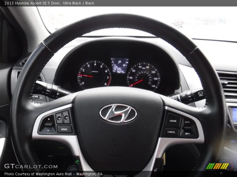 Ultra Black / Black 2013 Hyundai Accent SE 5 Door