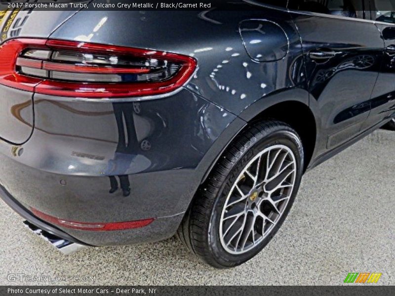Volcano Grey Metallic / Black/Garnet Red 2017 Porsche Macan Turbo