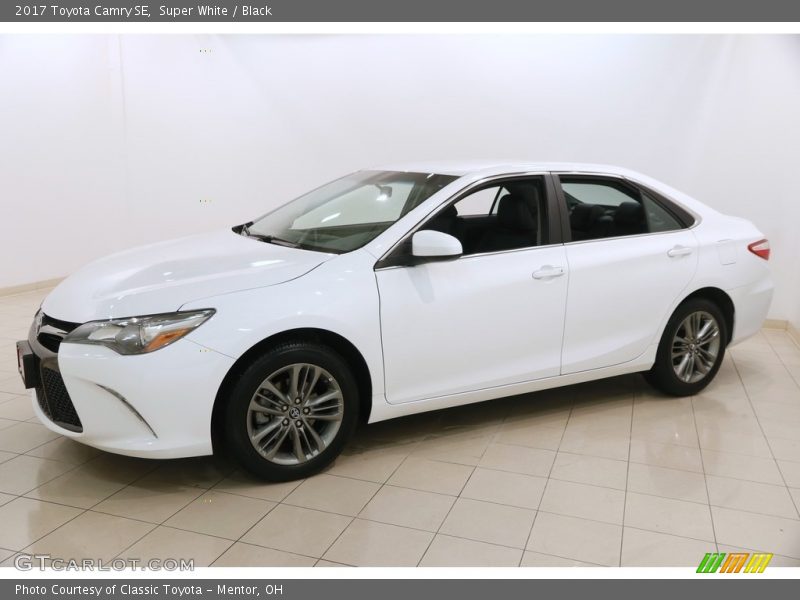Super White / Black 2017 Toyota Camry SE