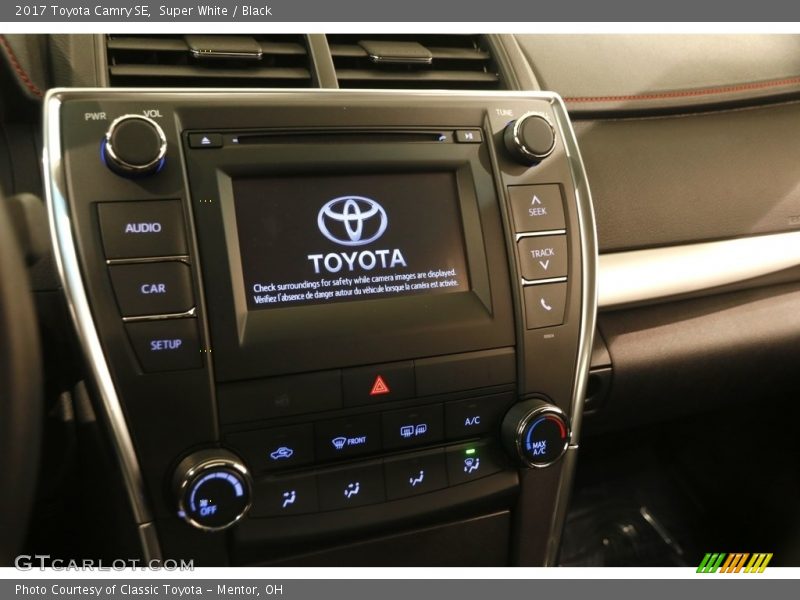 Super White / Black 2017 Toyota Camry SE