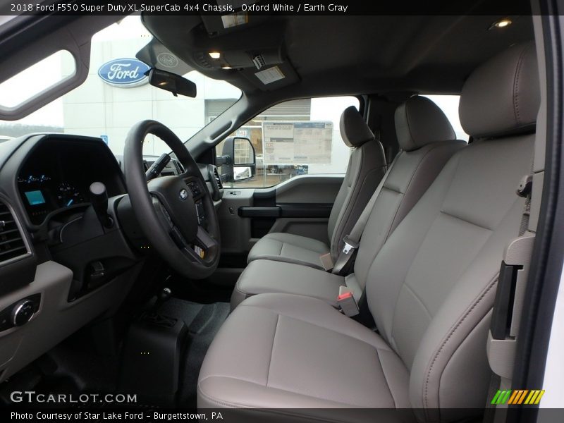 Oxford White / Earth Gray 2018 Ford F550 Super Duty XL SuperCab 4x4 Chassis