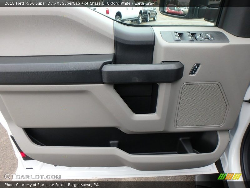Oxford White / Earth Gray 2018 Ford F550 Super Duty XL SuperCab 4x4 Chassis