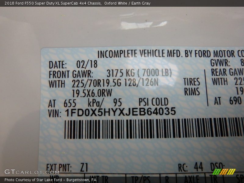 Oxford White / Earth Gray 2018 Ford F550 Super Duty XL SuperCab 4x4 Chassis