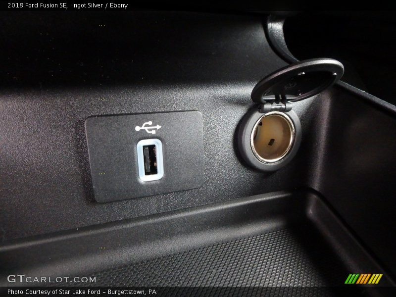 Ingot Silver / Ebony 2018 Ford Fusion SE