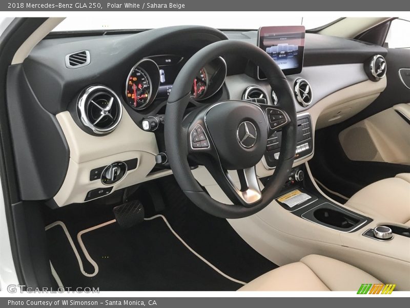 Polar White / Sahara Beige 2018 Mercedes-Benz GLA 250