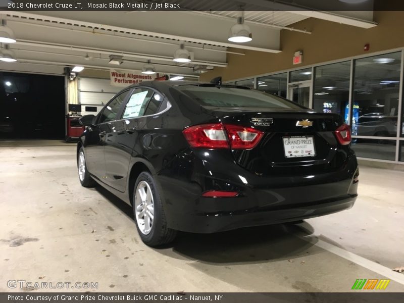 Mosaic Black Metallic / Jet Black 2018 Chevrolet Cruze LT