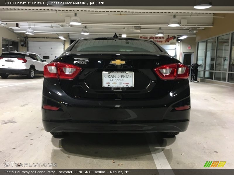 Mosaic Black Metallic / Jet Black 2018 Chevrolet Cruze LT