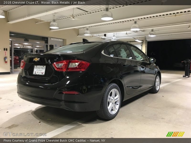 Mosaic Black Metallic / Jet Black 2018 Chevrolet Cruze LT