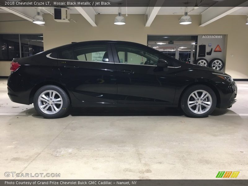 Mosaic Black Metallic / Jet Black 2018 Chevrolet Cruze LT