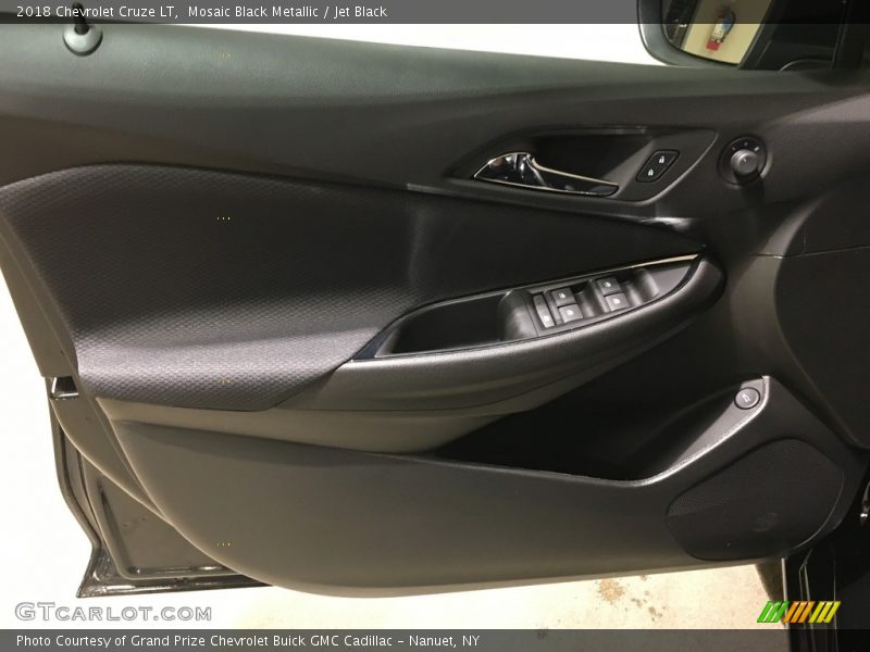 Mosaic Black Metallic / Jet Black 2018 Chevrolet Cruze LT