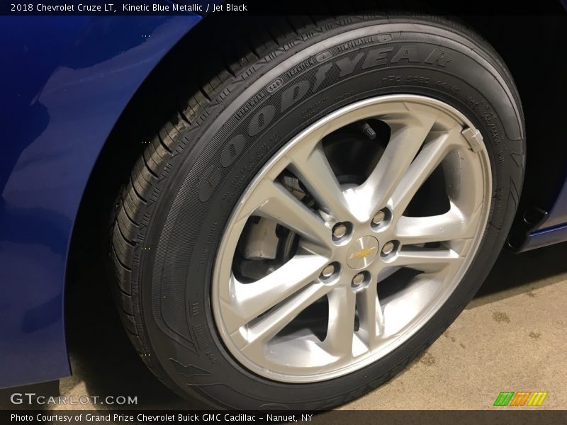 Kinetic Blue Metallic / Jet Black 2018 Chevrolet Cruze LT