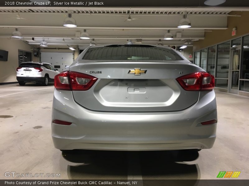 Silver Ice Metallic / Jet Black 2018 Chevrolet Cruze LT