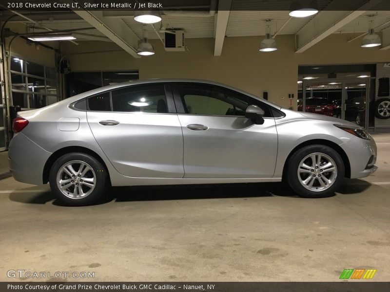 Silver Ice Metallic / Jet Black 2018 Chevrolet Cruze LT
