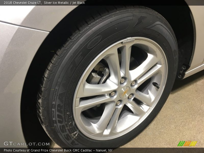 Silver Ice Metallic / Jet Black 2018 Chevrolet Cruze LT