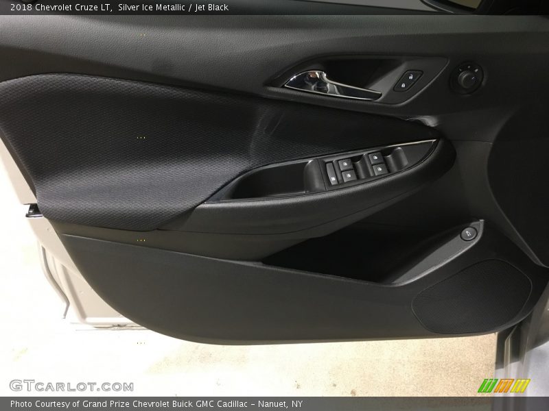 Silver Ice Metallic / Jet Black 2018 Chevrolet Cruze LT
