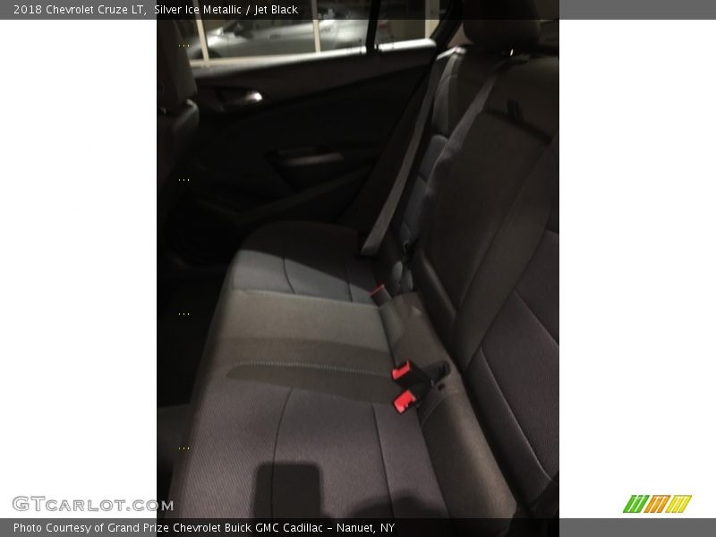 Silver Ice Metallic / Jet Black 2018 Chevrolet Cruze LT