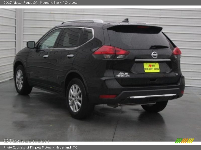Magnetic Black / Charcoal 2017 Nissan Rogue SV