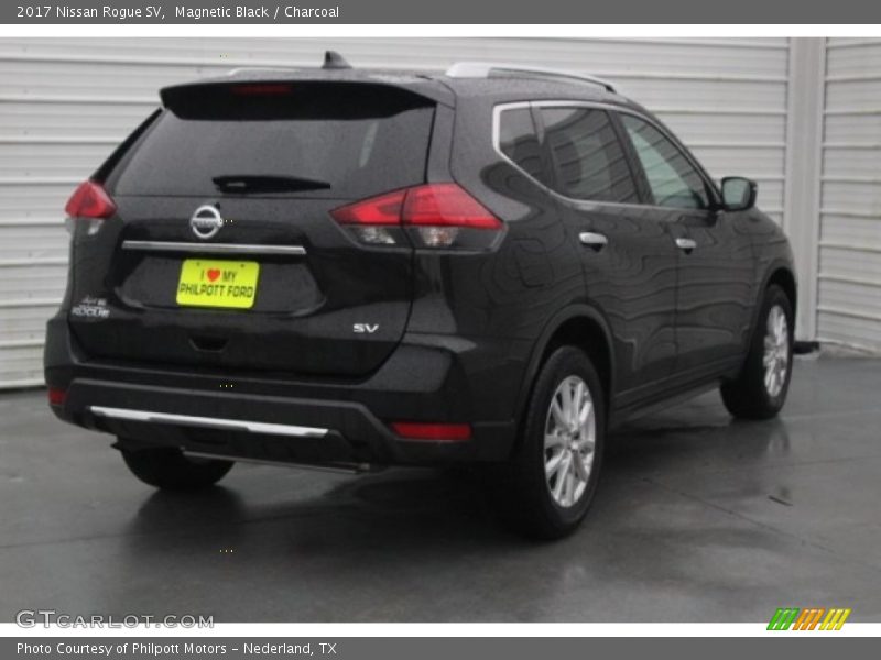 Magnetic Black / Charcoal 2017 Nissan Rogue SV