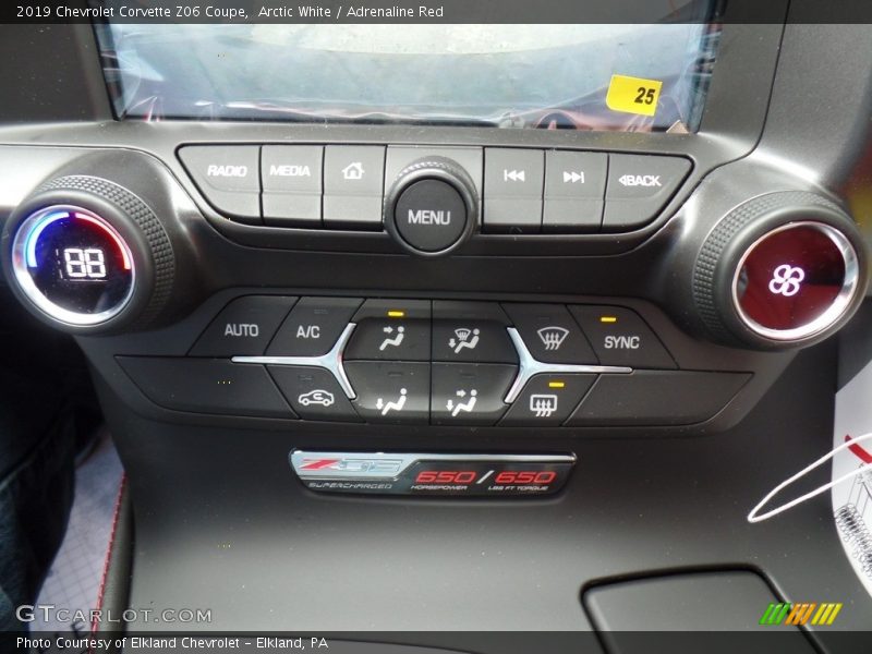 Arctic White / Adrenaline Red 2019 Chevrolet Corvette Z06 Coupe