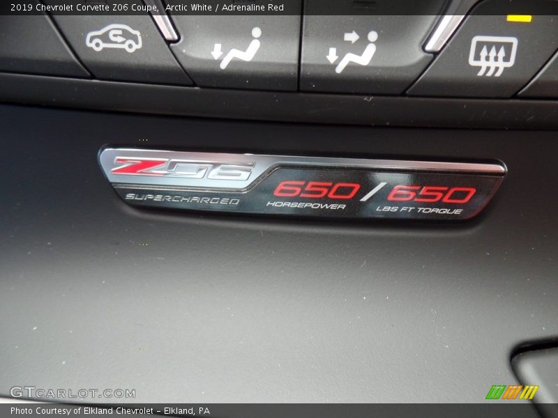 Arctic White / Adrenaline Red 2019 Chevrolet Corvette Z06 Coupe