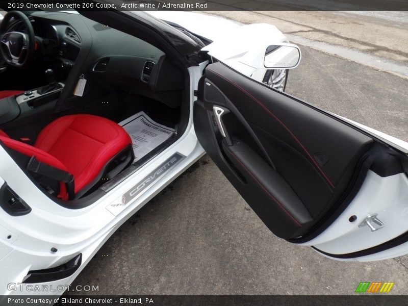 Arctic White / Adrenaline Red 2019 Chevrolet Corvette Z06 Coupe