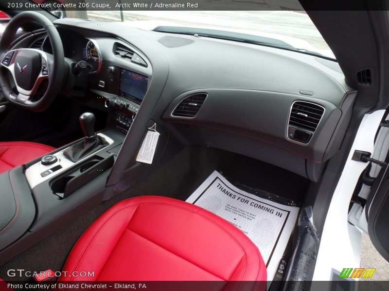 Arctic White / Adrenaline Red 2019 Chevrolet Corvette Z06 Coupe