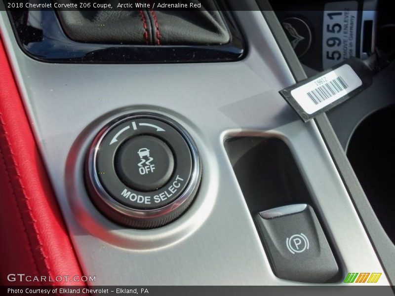 Arctic White / Adrenaline Red 2018 Chevrolet Corvette Z06 Coupe