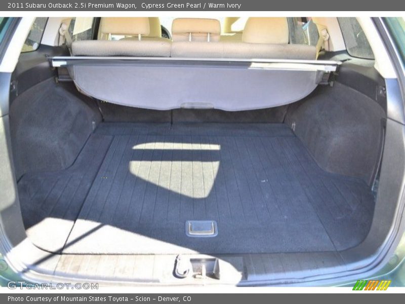 Cypress Green Pearl / Warm Ivory 2011 Subaru Outback 2.5i Premium Wagon