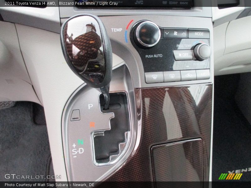 Blizzard Pearl White / Light Gray 2011 Toyota Venza I4 AWD