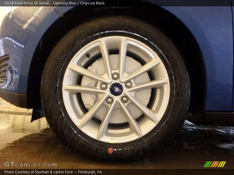 Lightning Blue / Charcoal Black 2018 Ford Focus SE Sedan