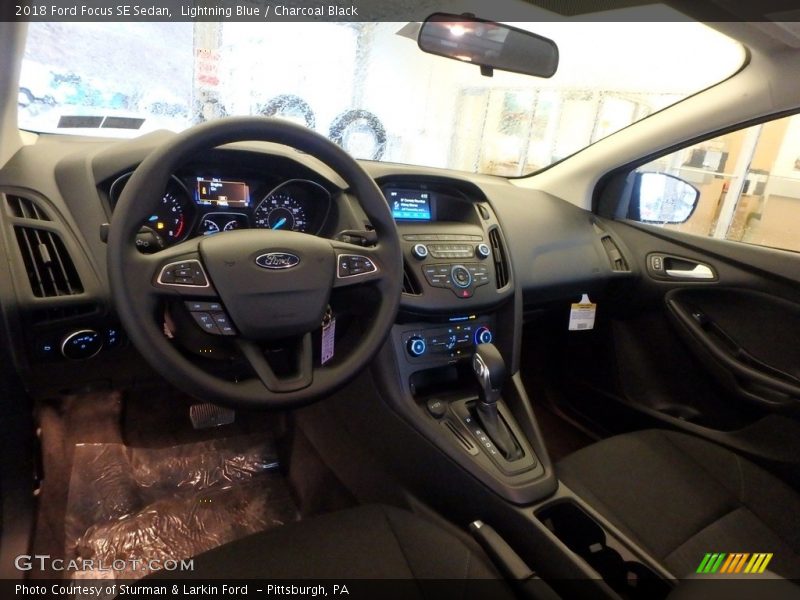 Lightning Blue / Charcoal Black 2018 Ford Focus SE Sedan