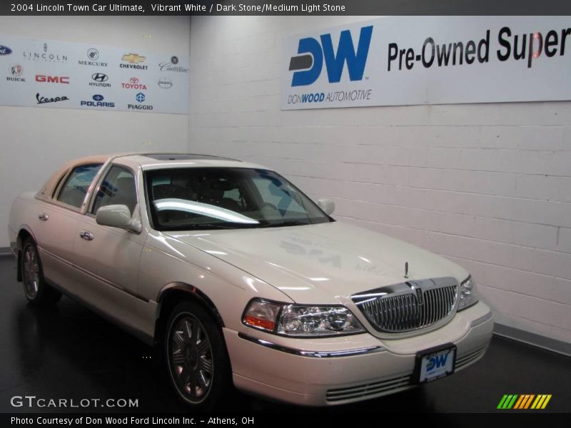 Vibrant White / Dark Stone/Medium Light Stone 2004 Lincoln Town Car Ultimate