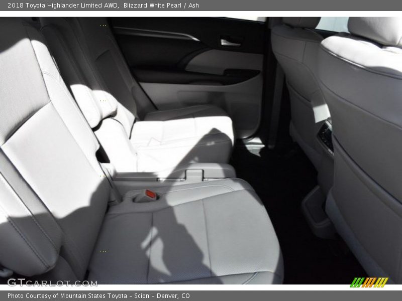 Blizzard White Pearl / Ash 2018 Toyota Highlander Limited AWD