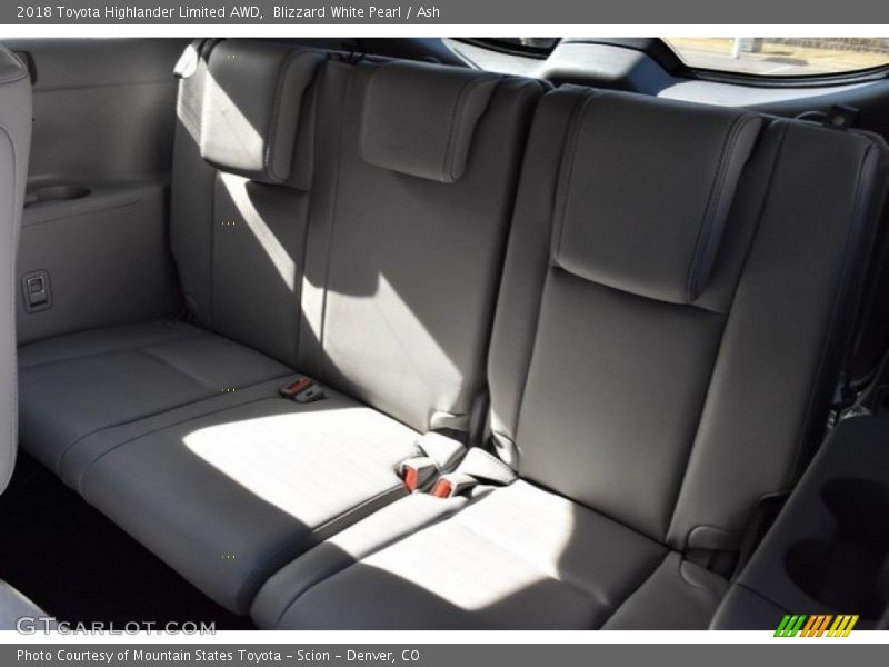 Blizzard White Pearl / Ash 2018 Toyota Highlander Limited AWD