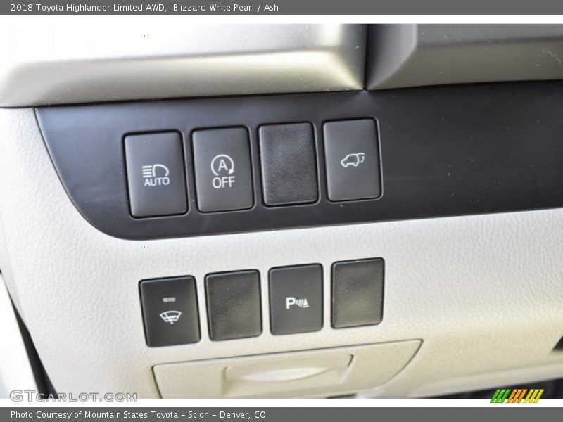 Blizzard White Pearl / Ash 2018 Toyota Highlander Limited AWD