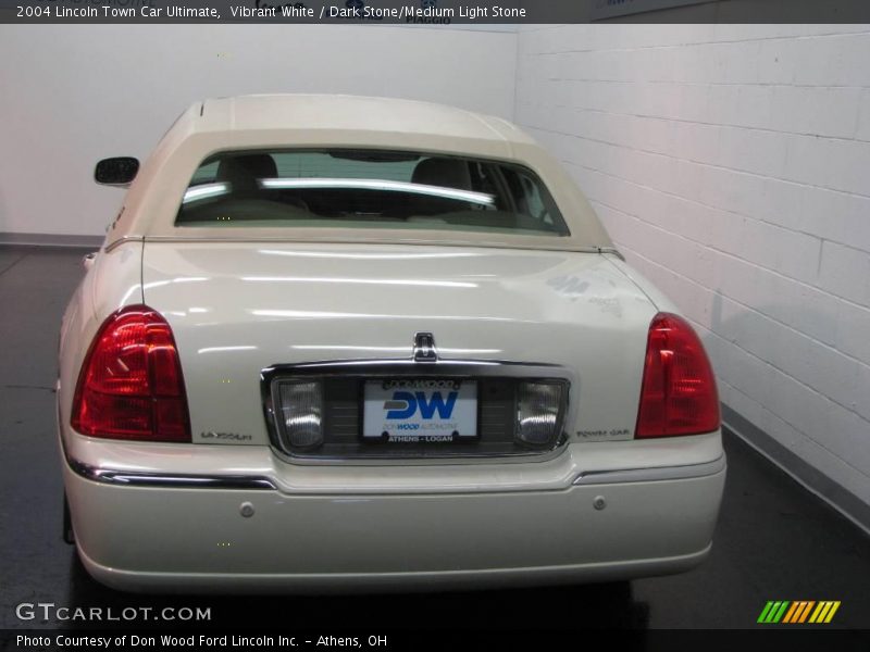 Vibrant White / Dark Stone/Medium Light Stone 2004 Lincoln Town Car Ultimate