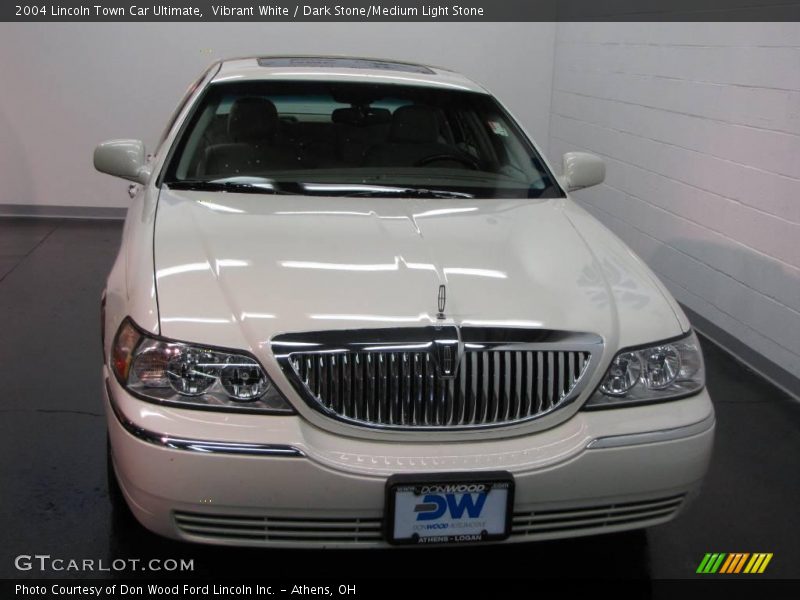 Vibrant White / Dark Stone/Medium Light Stone 2004 Lincoln Town Car Ultimate