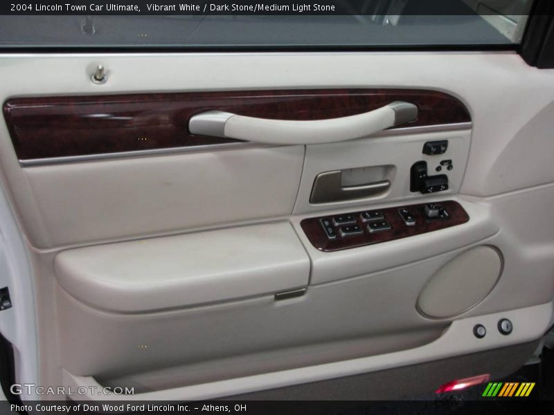 Vibrant White / Dark Stone/Medium Light Stone 2004 Lincoln Town Car Ultimate