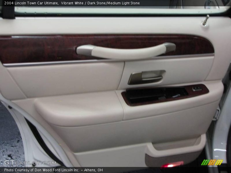 Vibrant White / Dark Stone/Medium Light Stone 2004 Lincoln Town Car Ultimate